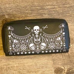 Loungefly skull wallet 💀